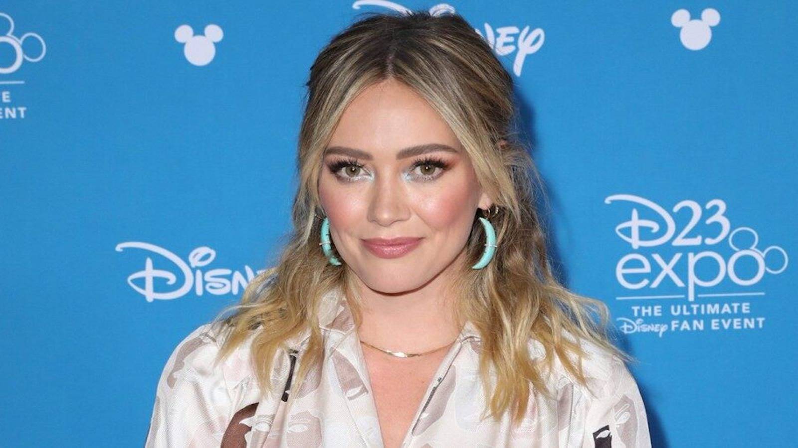 Hilary Duff Felt Mom Guilt For Laying In Bed With Strep Throat(00)