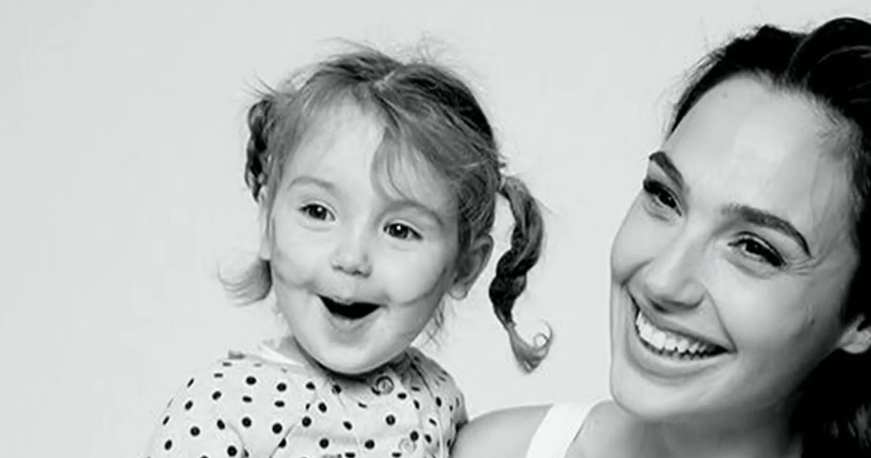 Gal Gadot Discusses The Benefit Of Using Meditation Apps With Her Kids(01)