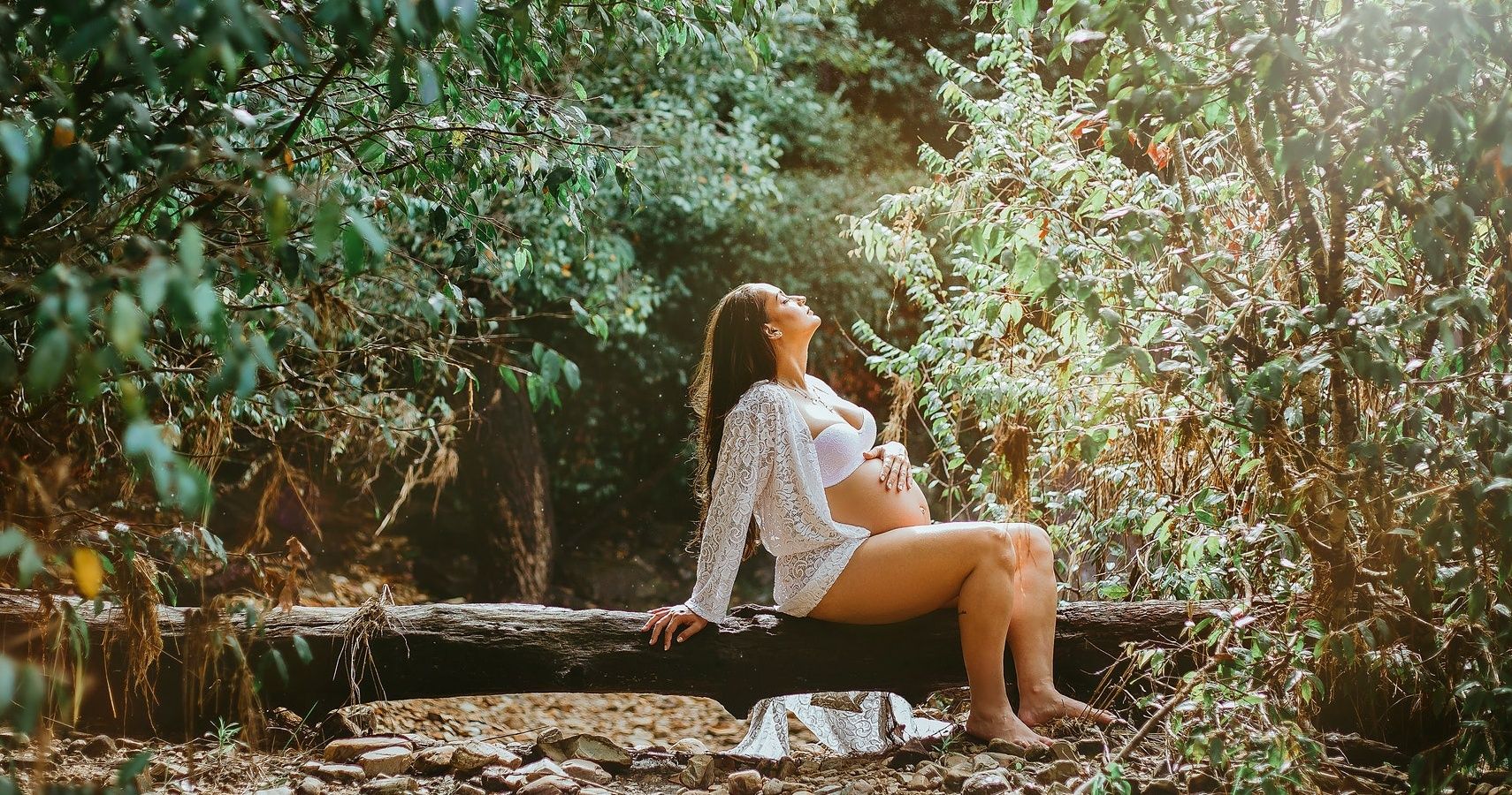 How to have a minimalist pregnancy (& why you should do it)
