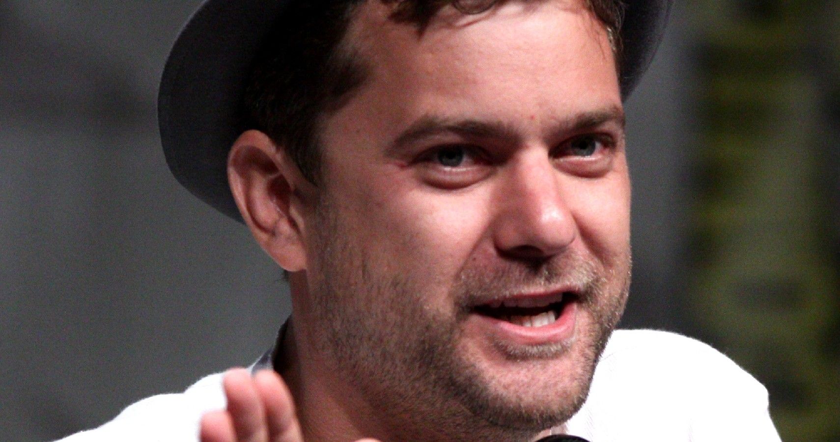 Joshua Jackson Discusses Being A First-Time Dad: It's 
