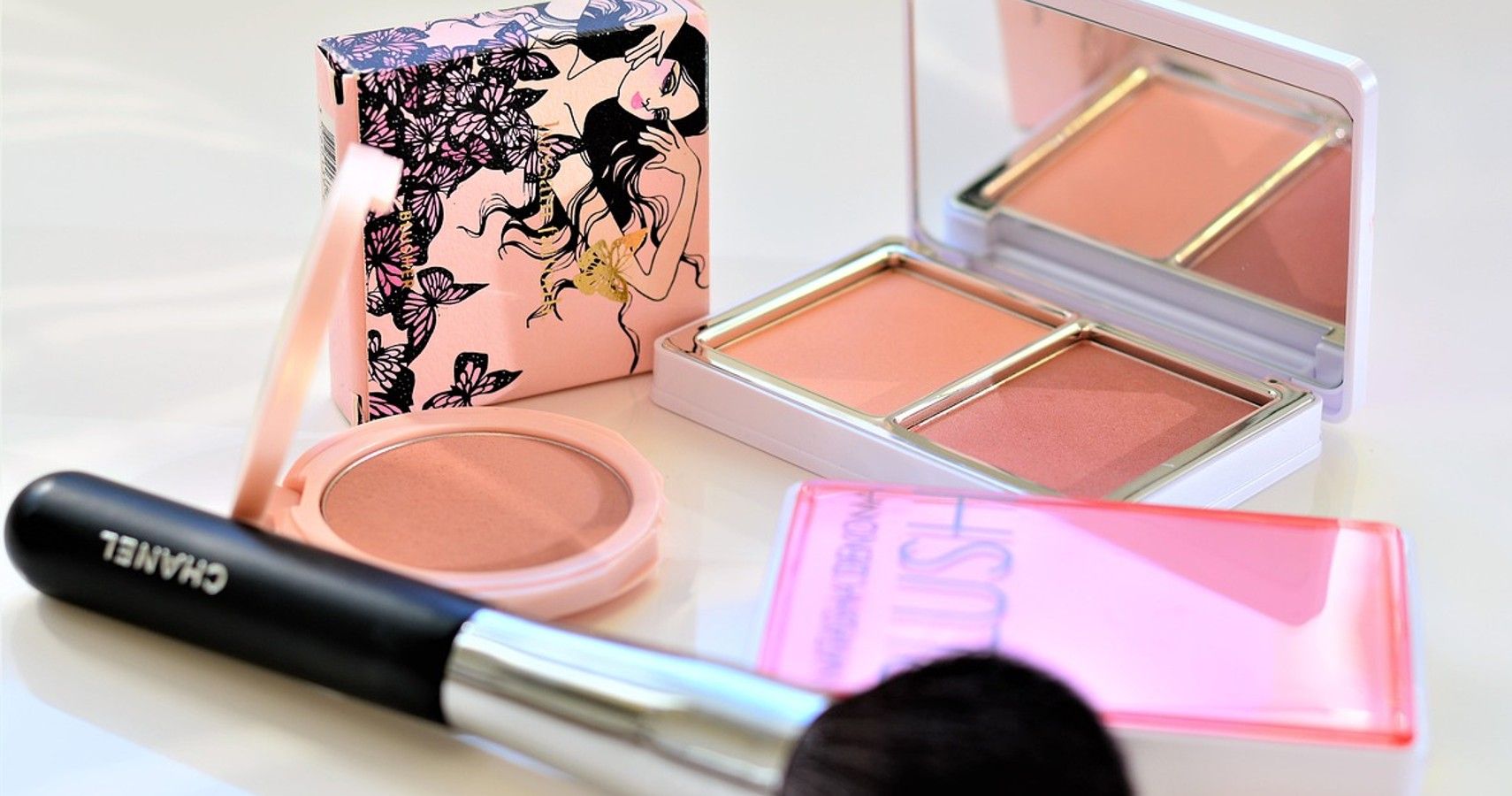 10 Clean Makeup Brands You'll Feel Good About Wearing In Pregnancy 