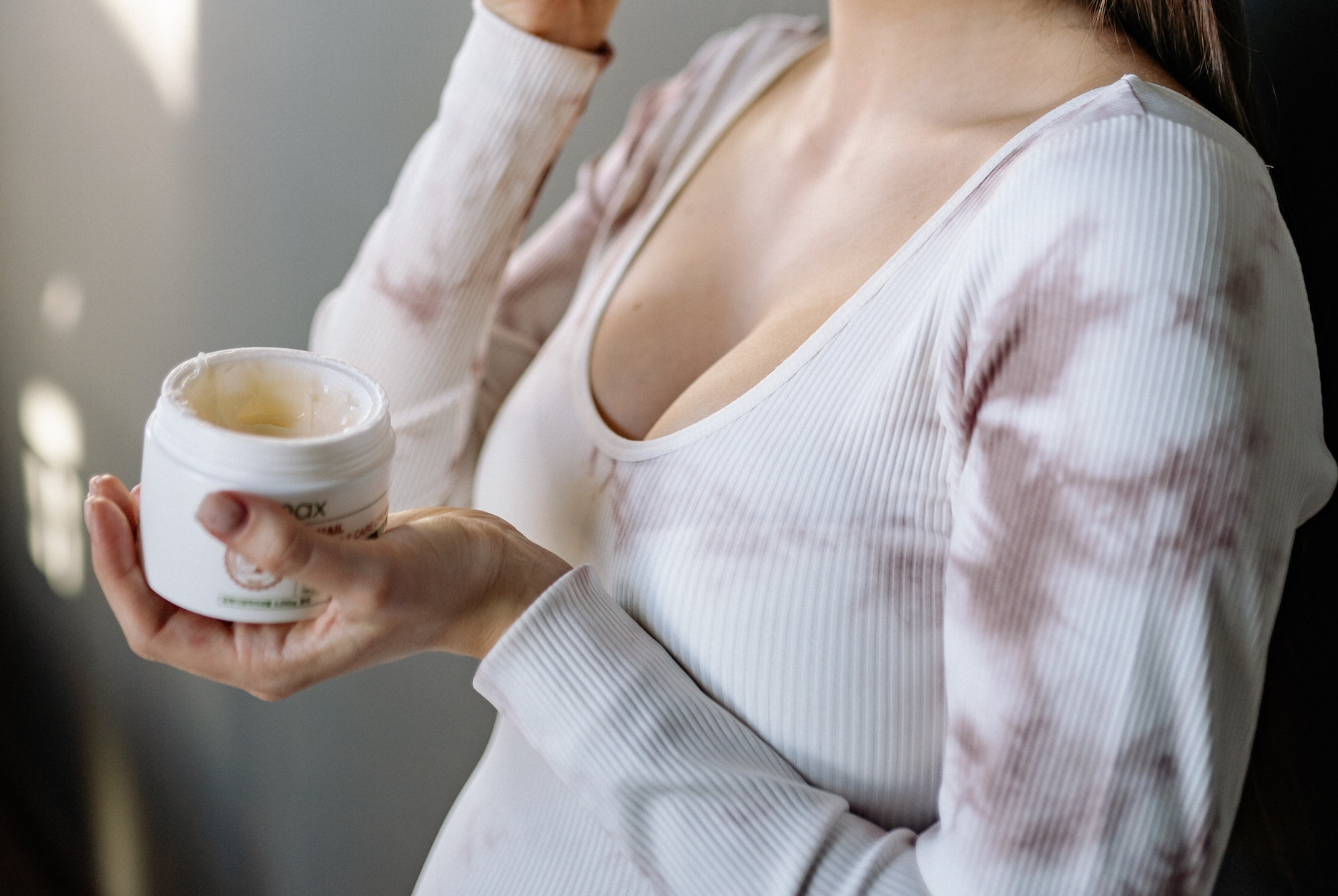 pexels-yan-krukov-7010963