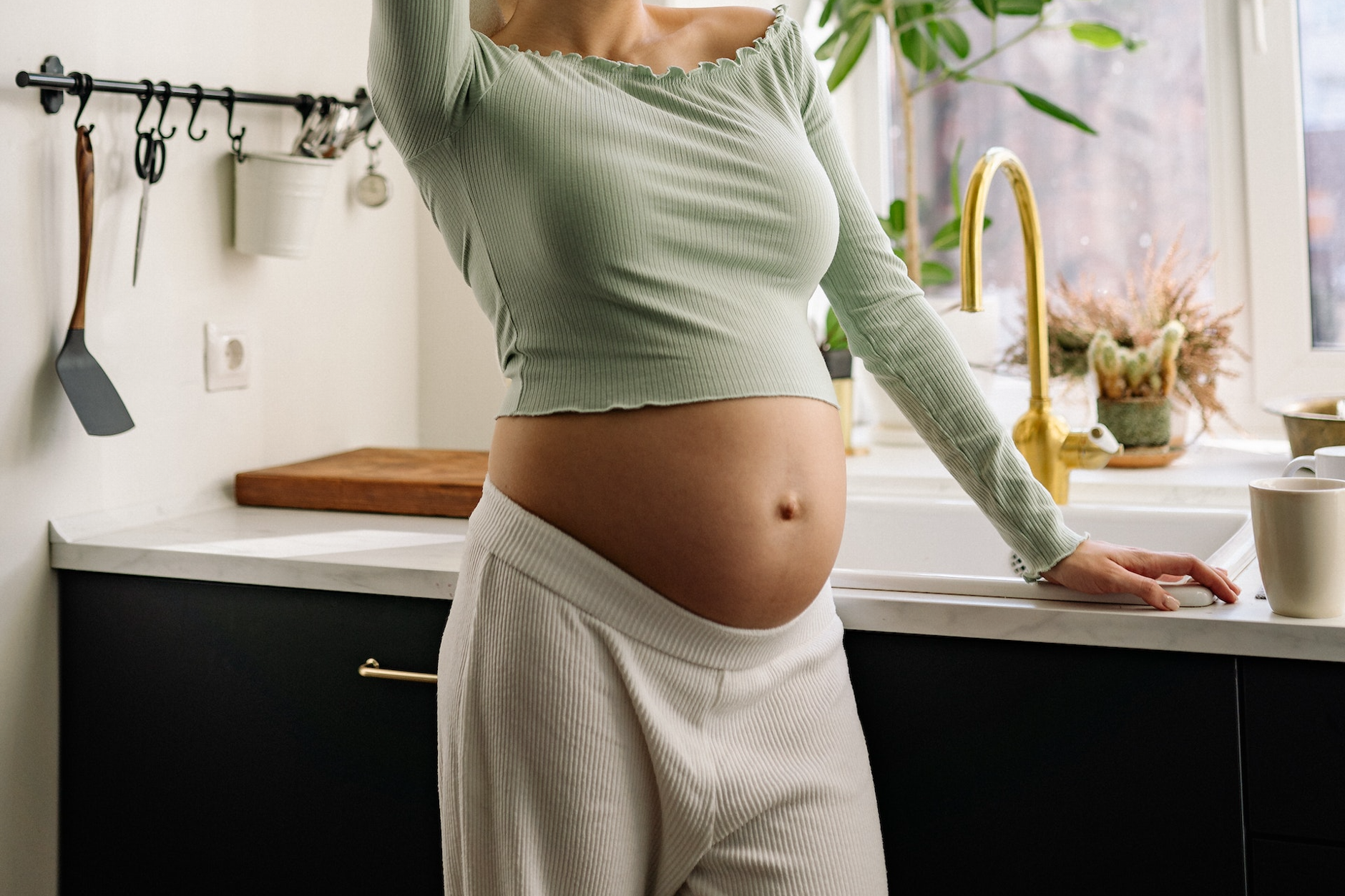 pexels-yan-krukov-7155634